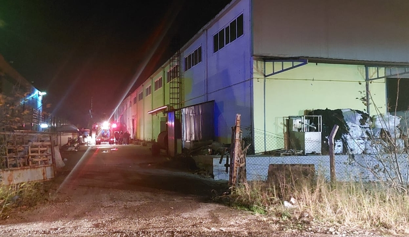 Akyazı'da halı fabrikasında yangın