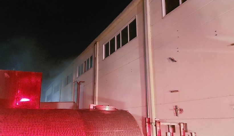 Akyazı'da halı fabrikasında yangın