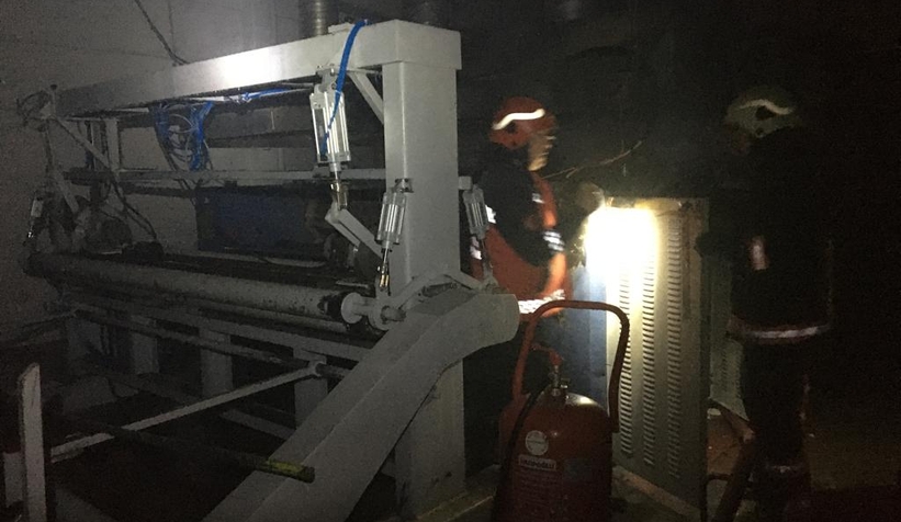 Akyazı'da halı fabrikasında yangın