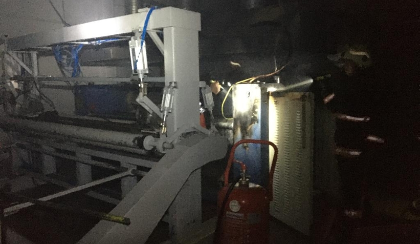 Akyazı'da halı fabrikasında yangın