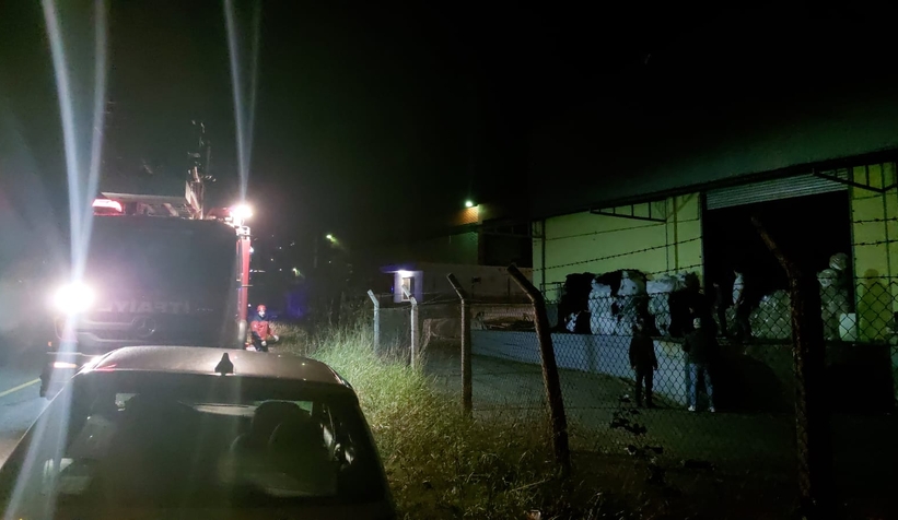 Akyazı'da halı fabrikasında yangın