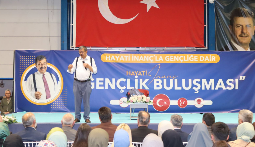 Akyazı'da Hayati İnanç'la Gençlik Buluşması