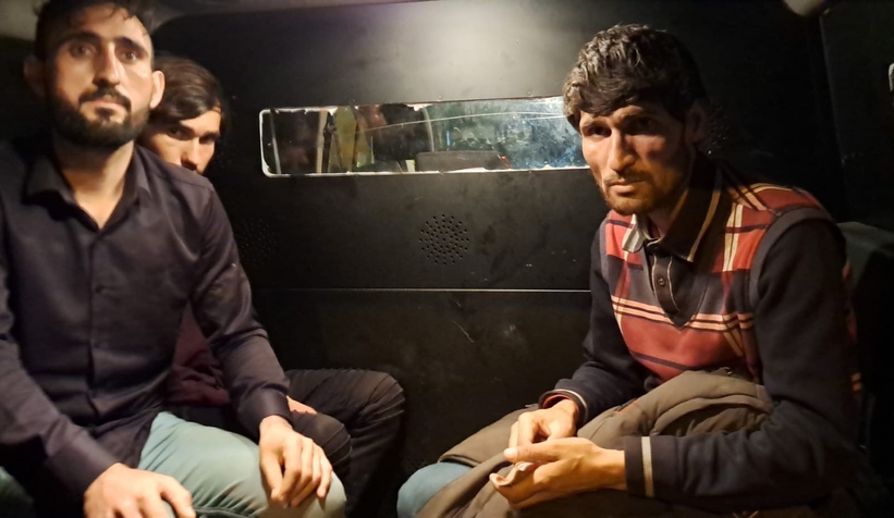 akyazi-da-kacak-4-afgan-yakalandi-kacan-2-si-araniyoruwkvk3hwbw