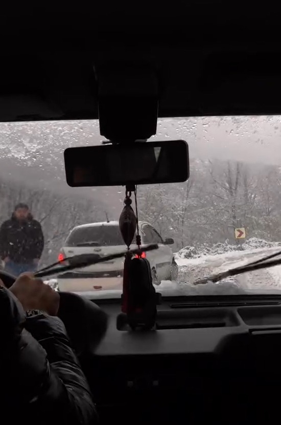 Akyazı'da kar yağışı etkili oluyor