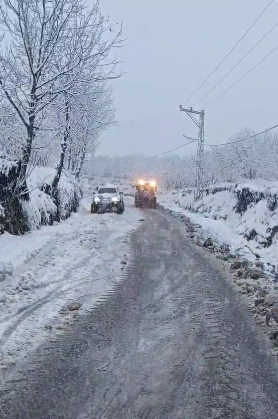 Akyazı'da kar yağışı etkili oluyor