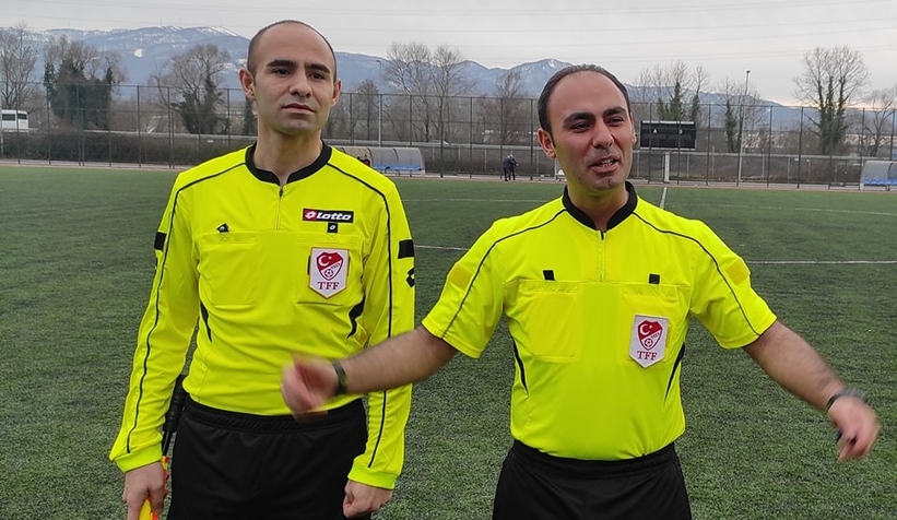 Akyazı'da kardeş hakemler aynı maçta görev aldı