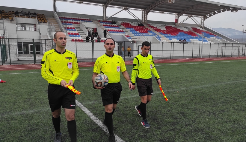 Akyazı'da kardeş hakemler aynı maçta görev aldı