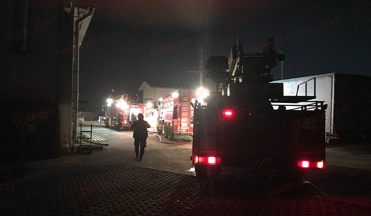 Akyazı'da kauçuk fabrikasında yangın