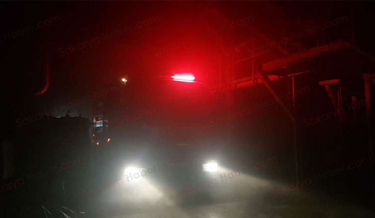 Akyazı'da kauçuk fabrikasında yangın