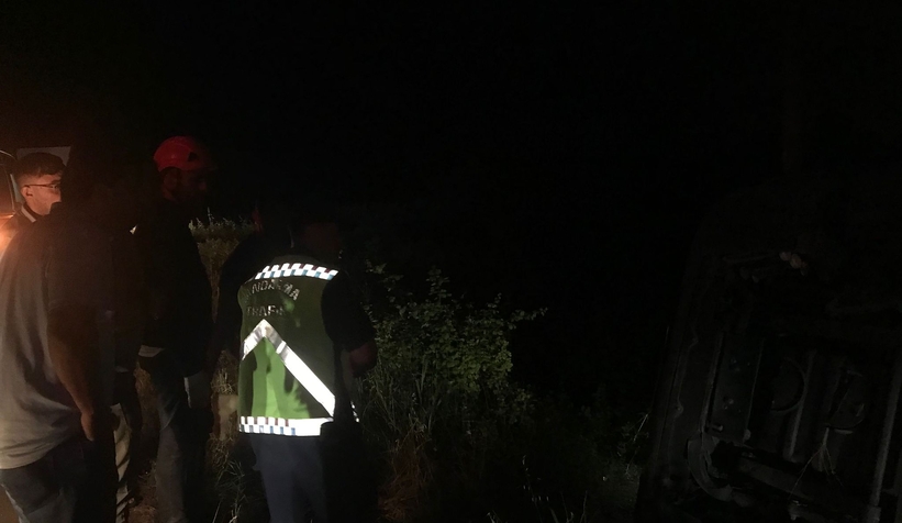 Akyazı'da sürücüsü kalp krizi geçiren tır devrildi