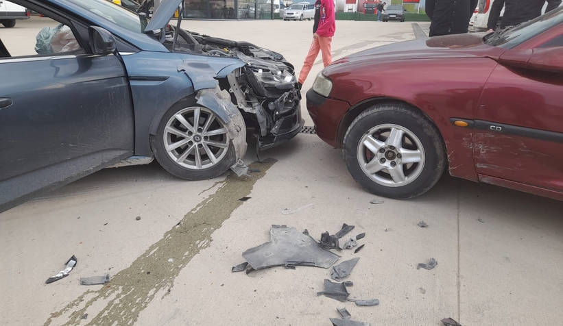 Akyazı'da kaza: 2 yaralı