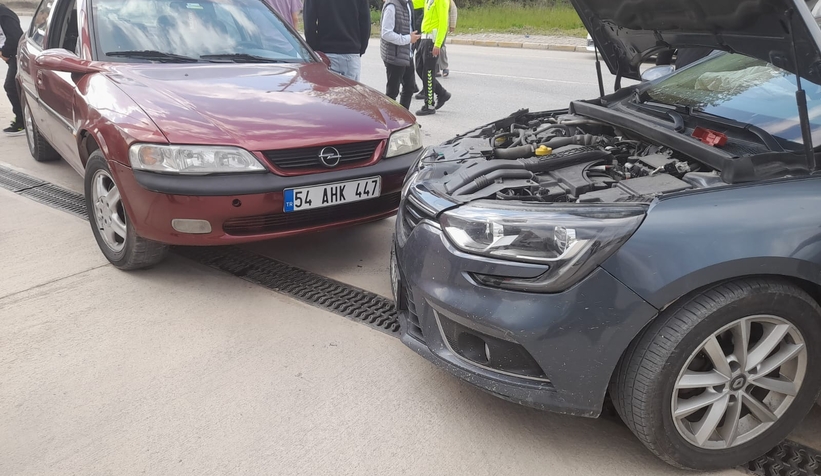 Akyazı'da kaza: 2 yaralı