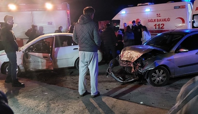 Akyazı'da kaza: 6 yaralı