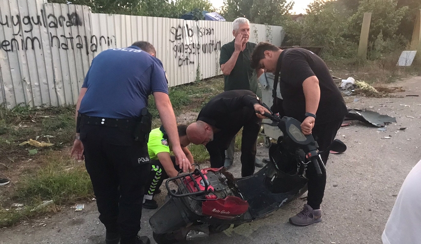 akyazi-da-kaza-otomobil-ile-motosikletin-carpismasi-sonucu-1-kisi-yaralandivk9bwmgxnx