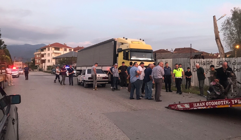 akyazi-da-kaza-otomobil-ile-motosikletin-carpismasi-sonucu-1-kisi-yaralandivk9bwmgxnx