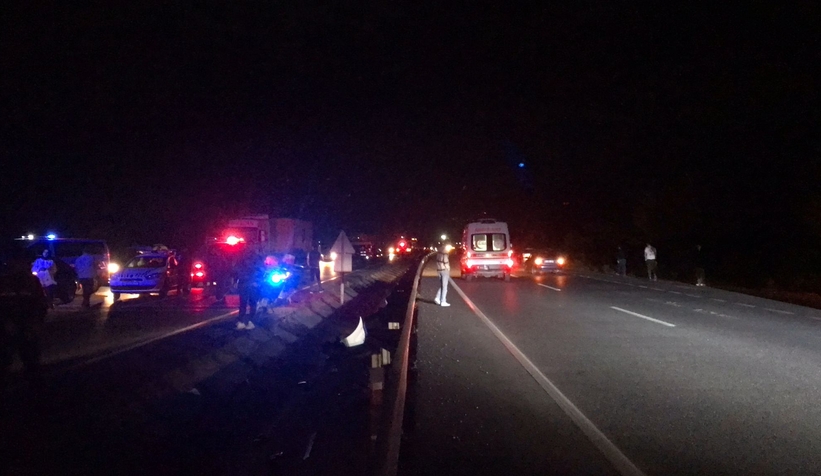 İki otomobilin çarpıştığı kazada 1 kişi öldü, 4 kişi ağır yaralandı