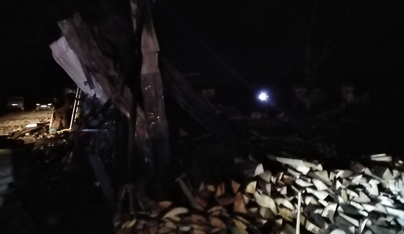 Akyazı'da kereste atölyesi alev alev yandı