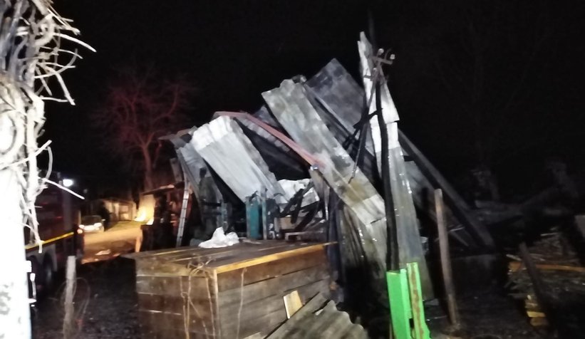 Akyazı'da kereste atölyesi alev alev yandı