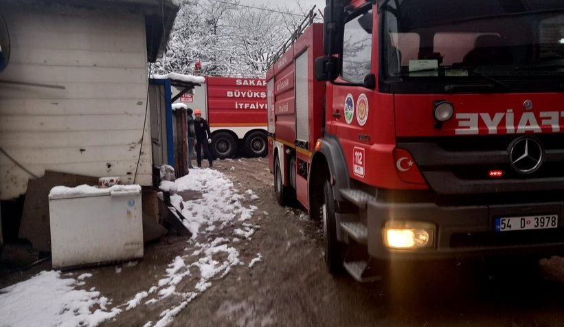 Akyazı'da kereste atölyesinde yangın