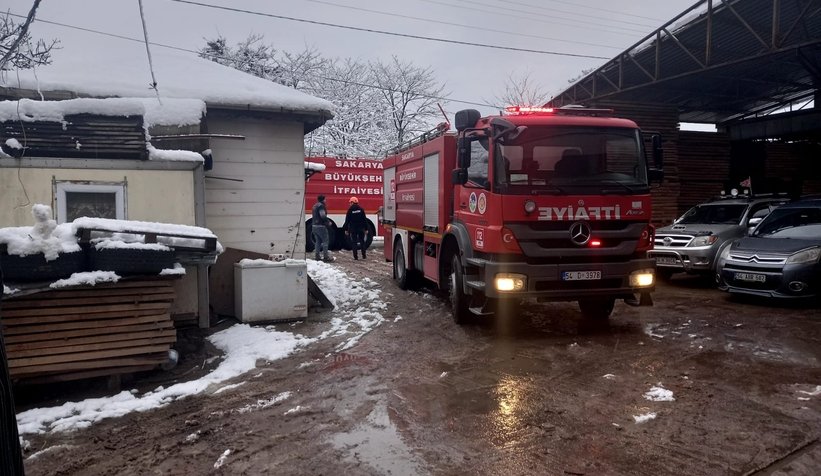 Akyazı'da kereste atölyesinde yangın