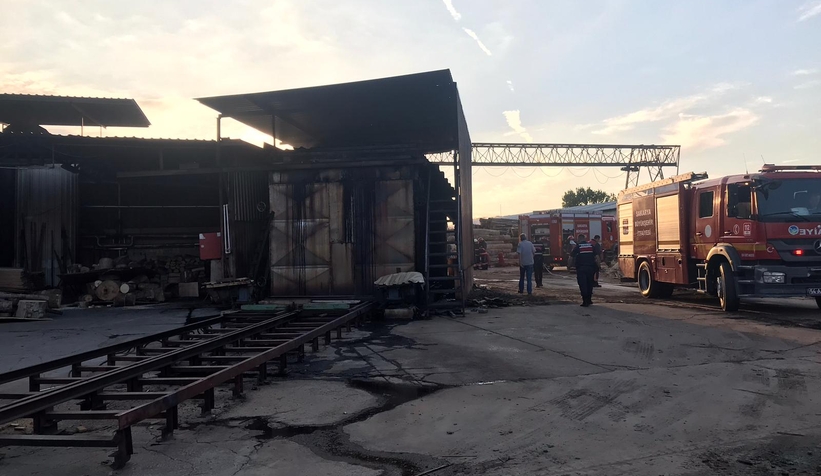 akyazi-da-kontrplak-fabrikasinda-yangins0x1ekjuvt