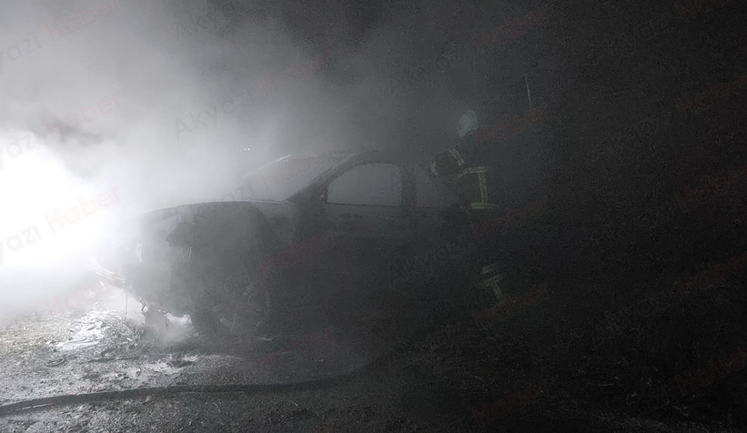 akyazi-da-korku-dolu-anlar-araci-atese-verdilerekk2mgu4ch