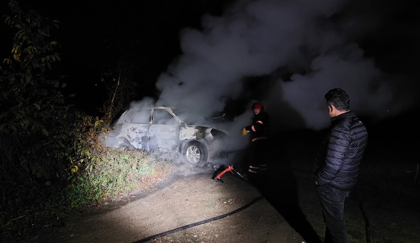 akyazi-da-korku-dolu-anlar-araci-atese-verdilerekk2mgu4ch