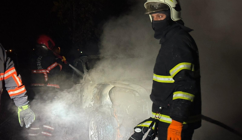 akyazi-da-korku-dolu-anlar-araci-atese-verdilerekk2mgu4ch