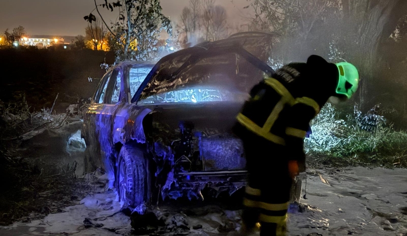 akyazi-da-korku-dolu-anlar-araci-atese-verdilerekk2mgu4ch