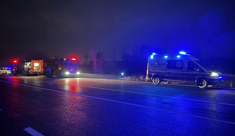 akyazi-da-korku-dolu-anlar-araci-atese-verdilerekk2mgu4ch