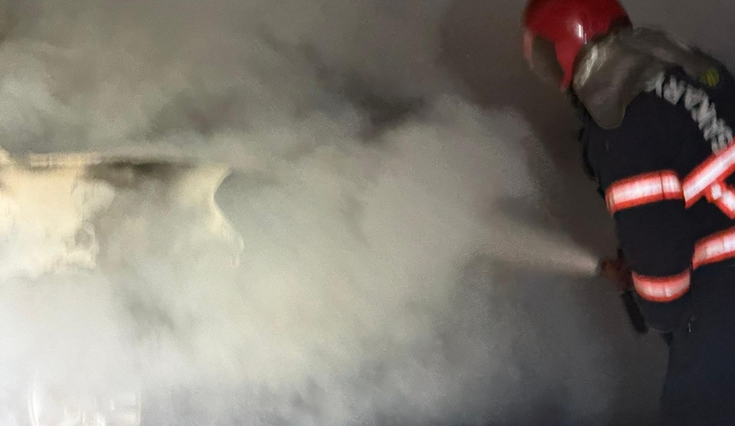 akyazi-da-korku-dolu-anlar-araci-atese-verdilerekk2mgu4ch