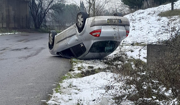 Akyazı'da korkutan kaza