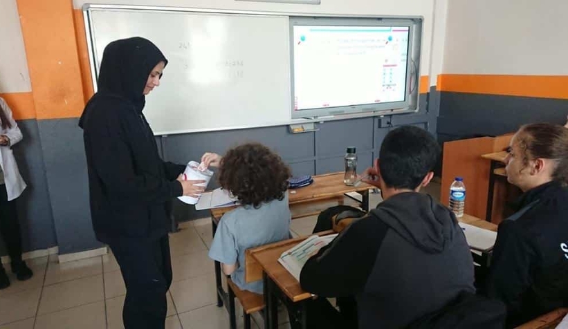 Akyazı'da lise öğrencileri bağış kampanyası düzenledi