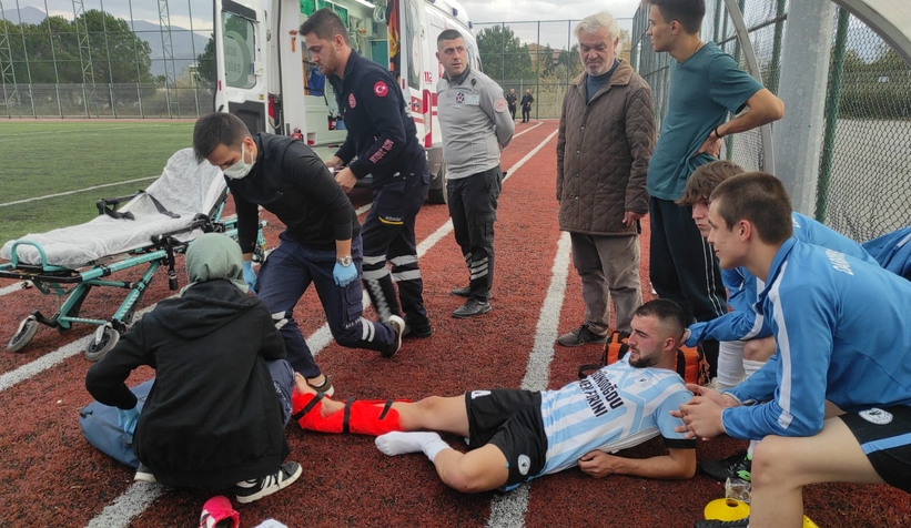 Akyazı'da maçta sakatlanan oyuncular hastaneye kaldırıldı