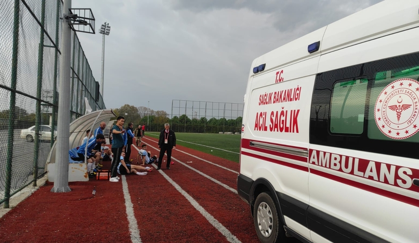 Akyazı'da maçta sakatlanan oyuncular hastaneye kaldırıldı
