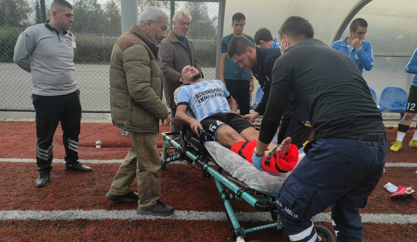 Akyazı'da maçta sakatlanan oyuncular hastaneye kaldırıldı