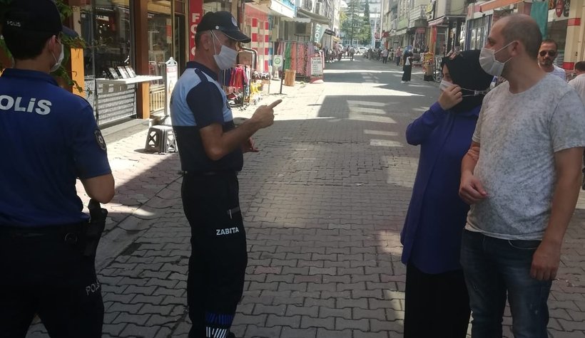 Akyazı'da maske ve sosyal mesafe denetimi