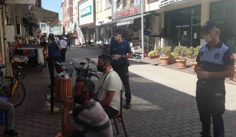 Akyazı'da maske ve sosyal mesafe denetimi