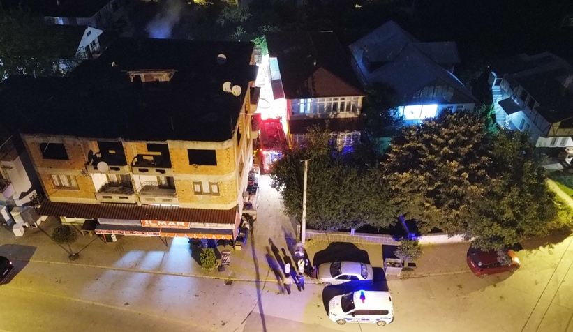 Akyazı'da metruk evde yangın