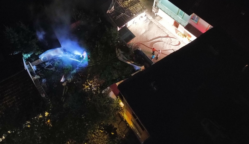 Akyazı'da metruk evde yangın