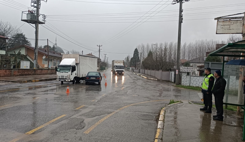 Akyazı'da meydana gelen kazada sürücü yaralandı