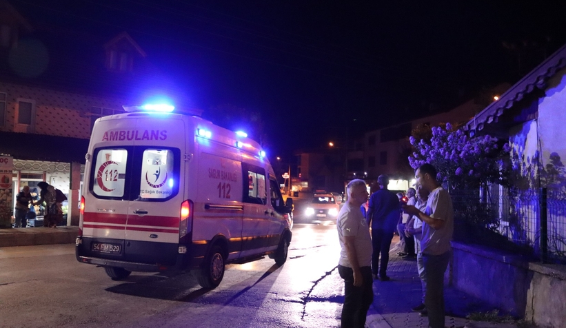 Akyazı'da motosiklet kazası: 3 yaralı