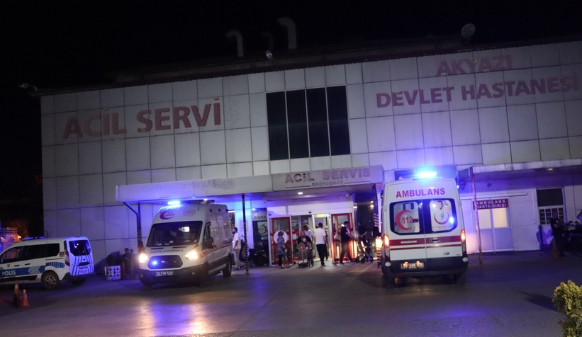 Akyazı'da motosiklet kazası: 3 yaralı