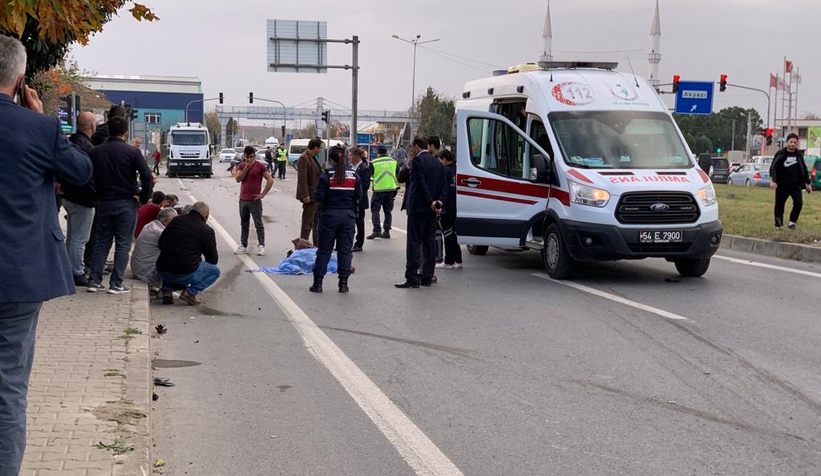 Akyazı'da motosiklet sürücüsü feci şekilde öldü