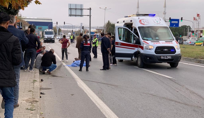 Akyazı'da motosiklet sürücüsü feci şekilde öldü