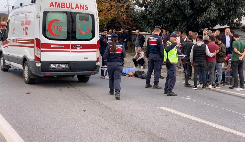 Akyazı'da motosiklet sürücüsü feci şekilde öldü