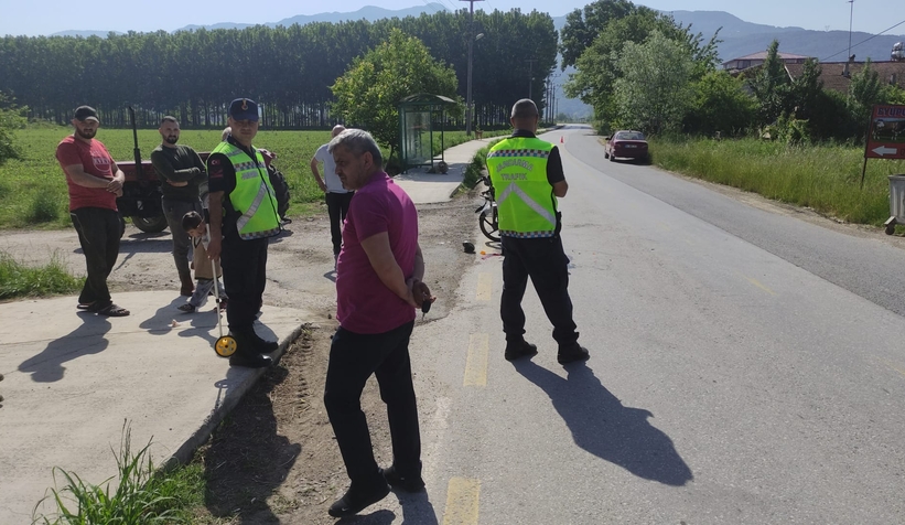  Akyazı'da Motosiklet Traktör'e çarptı