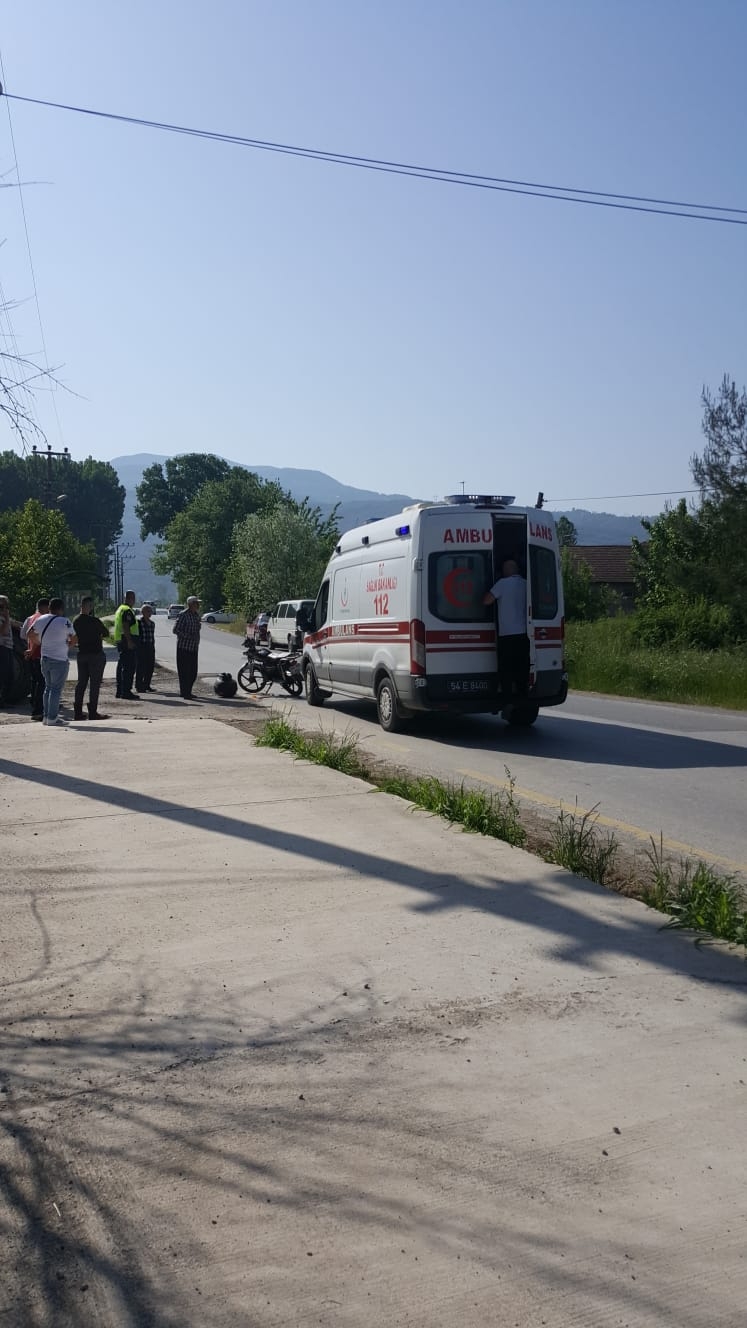  Akyazı'da Motosiklet Traktör'e çarptı