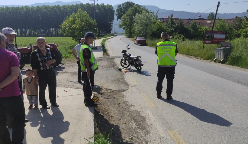  Akyazı'da Motosiklet Traktör'e çarptı
