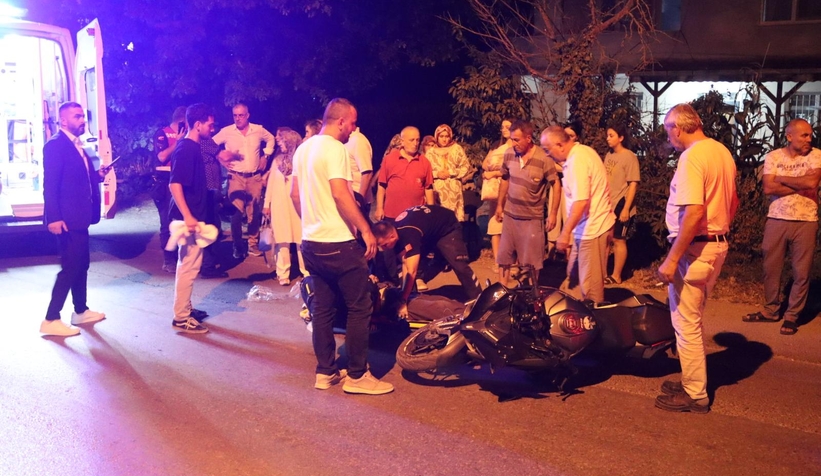 akyazi-da-motosiklet-yayalara-carpti-3-yaralinkvkskfvm0